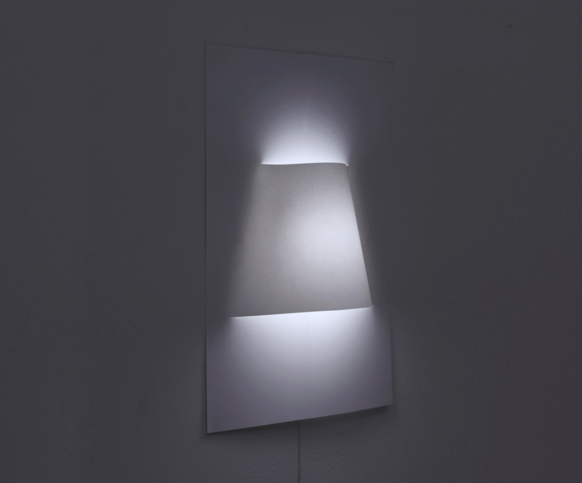 YOY-forms-poster-lamp-with-a-single-sheet-of-paper-designboom-09