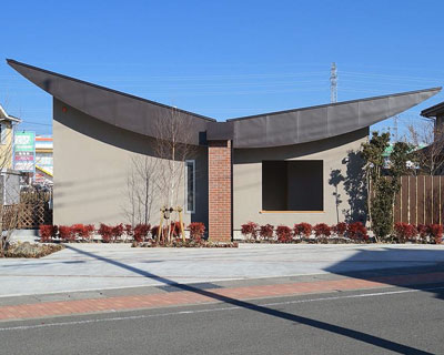 komagata house by chisato iiyama supports butterfly roof