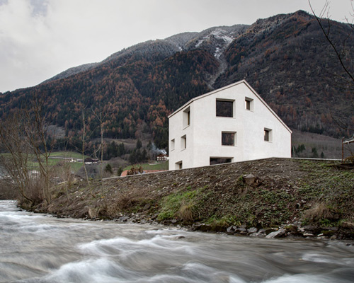 pedevilla's haus in mülbach mirrors the mountainous bolzano terrain