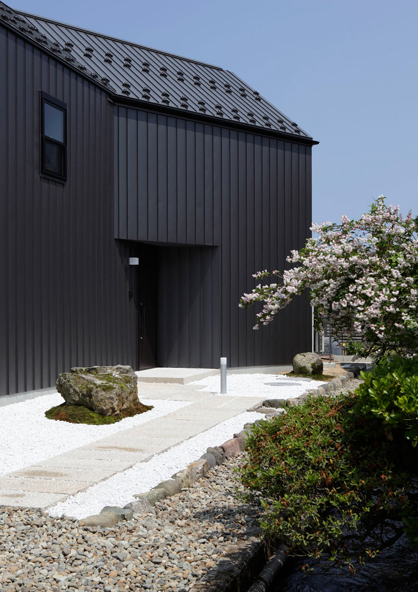 house in kaga AE5 architects designboom