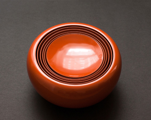 tsuyoshi kotaniguchi creates simple, symbolic ōryōki wares