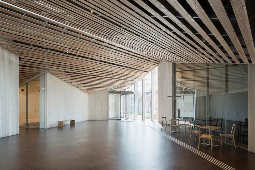 kengo kuma community center towada city plaza aomori designboom