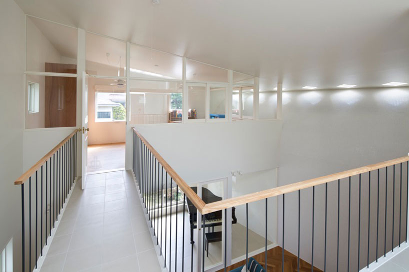 naf-architects_arch-wall-house_designboom_005