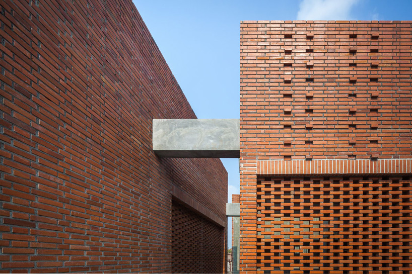 Artfully Built Brick Residence In Bangkok By Junsekino