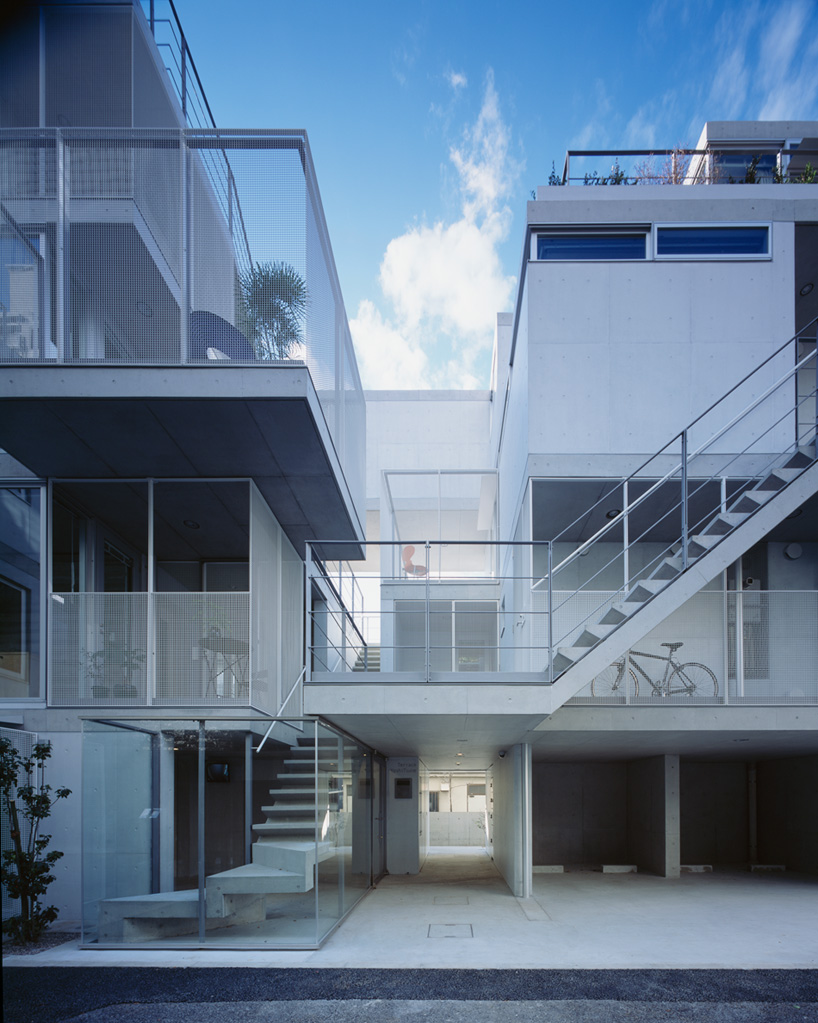 apartment in nishiazabu by SALHAUS contains protruding terraces