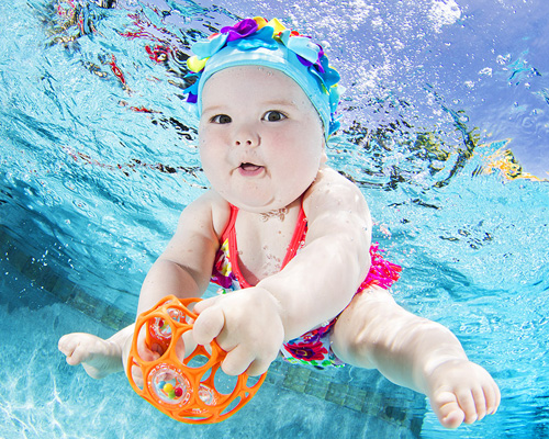 seth casteel snaps underwater babies taking a dive for the first time