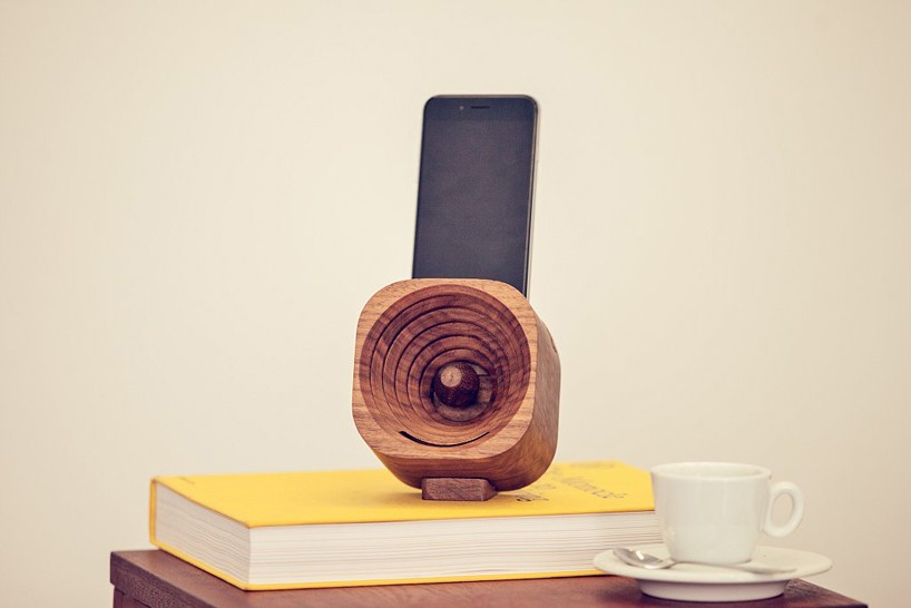 wooden tok tok trobla has interchangeable smartphone fittings