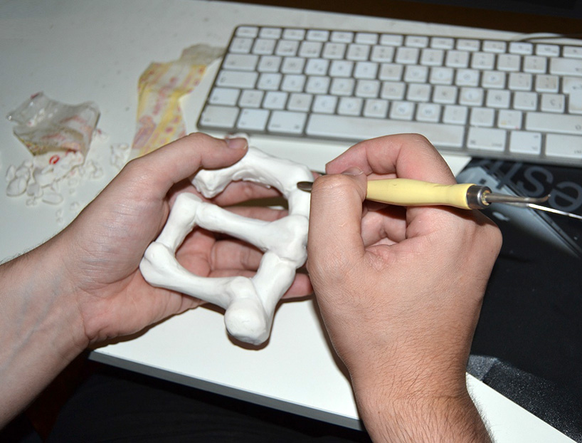 weights-of-arial-type-family-represented-as-the-human-body-designboom-09