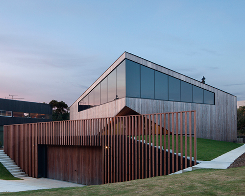byrne architects places aireys house along the australian coastline