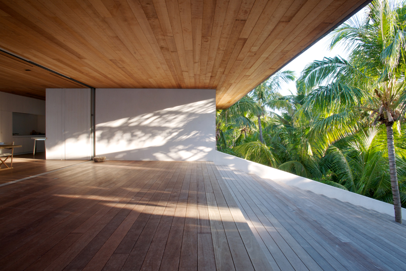 chad-oppenheim-house-on-a-dune-bahamas-designboom-03