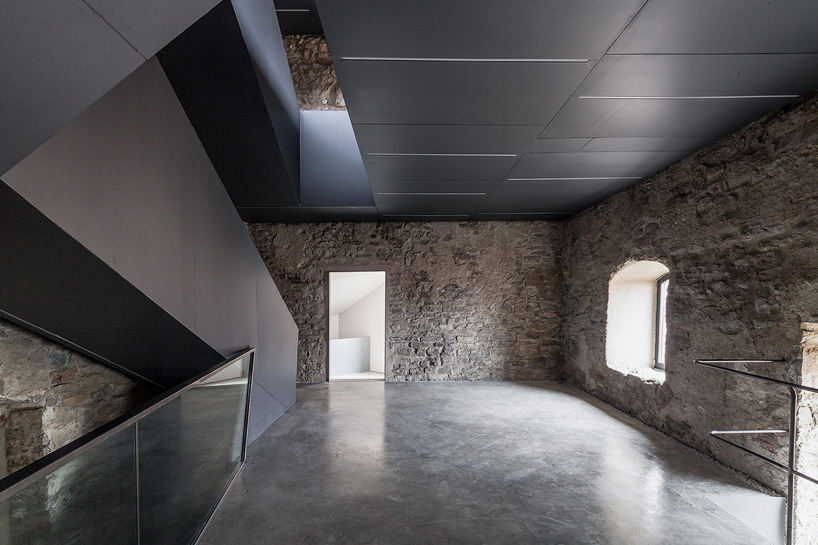 gianluca gelmini CN10 torre del borgo lotto 1 bergamo designboom