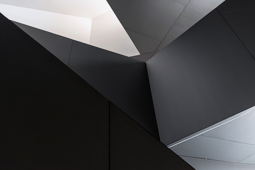 gianluca gelmini CN10 torre del borgo lotto 1 bergamo designboom