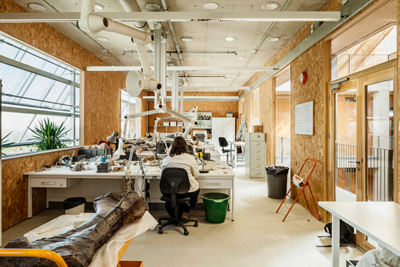 h arquitectes palaeontology research center barcelona designboom