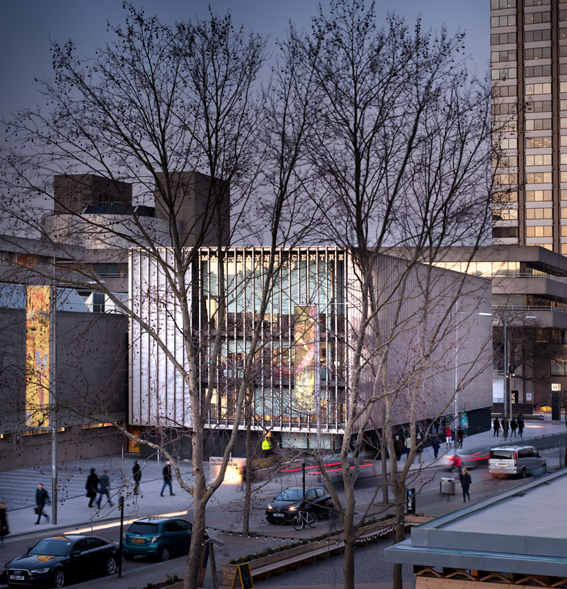 Haworth Tompkins Renovates London's National Theatre