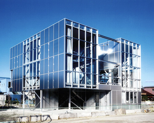 kikumi kusumoto designs steel box TB house in nagoya-shi, japan