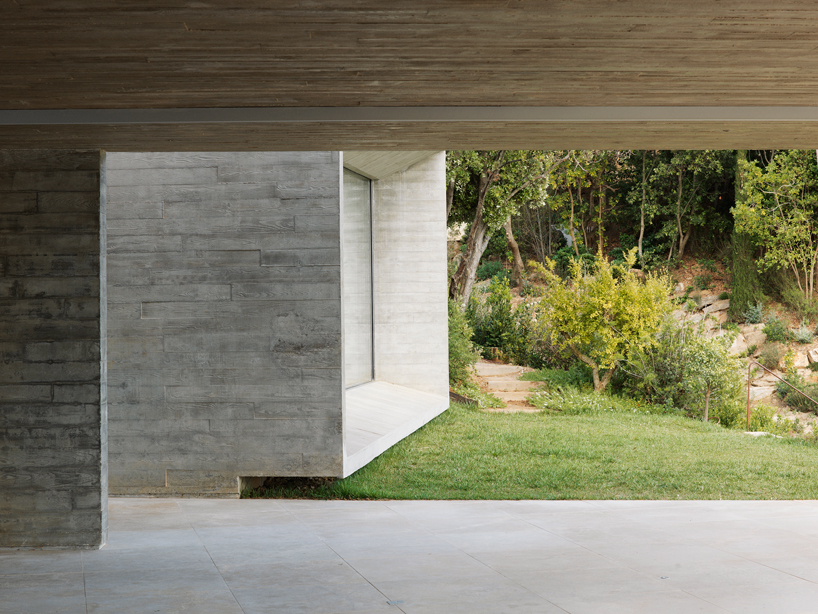 maison-le-cap-pascal-grasso-architects-france-designboom-02