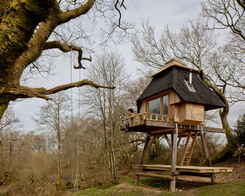nozomi nakabayashi creates tiny hut on stilts getaway