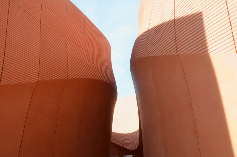 rippled UAE pavilion by foster + partners opens at expo milan 2015