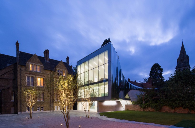 zaha hadid bridges oxford university campus with reflective library
