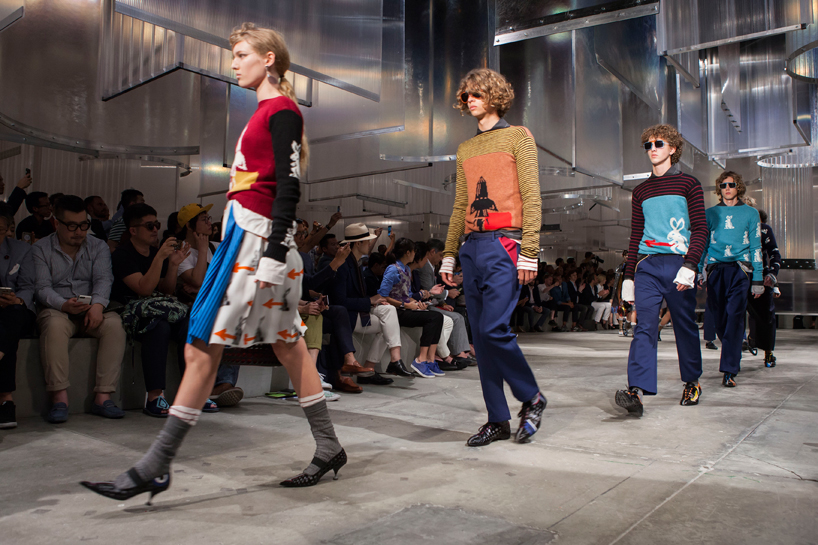 AMO plays with blurred transparencies for prada's menswear SS'16 show