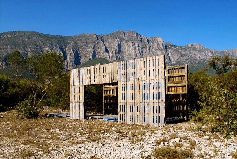 S-AR repurposes discarded wooden pallets for desert observatory in mexico