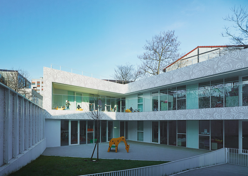 avenier & cornejo architectes creche des orteaux kindergarten nursery paris designboom