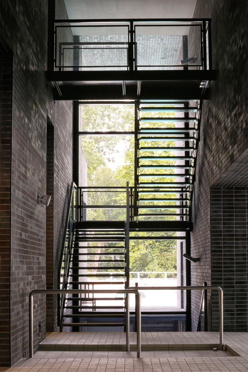 brescia-swimming-center-botticini-architects-designboom-02