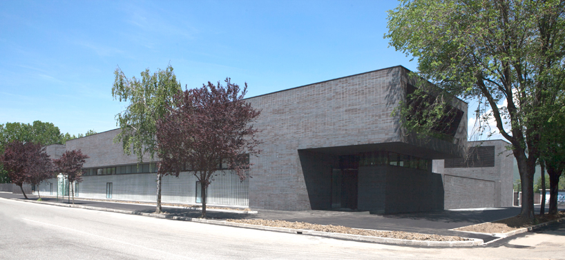 brescia-swimming-center-botticini-architects-designboom-02