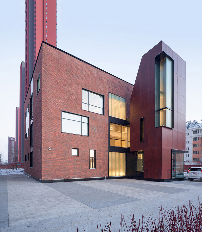 chiasmus-diesel-changchun-offices-designboom-02