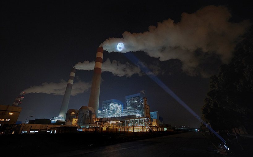 xiao zhu uses factory smoke to illustrate dangers of air pollution