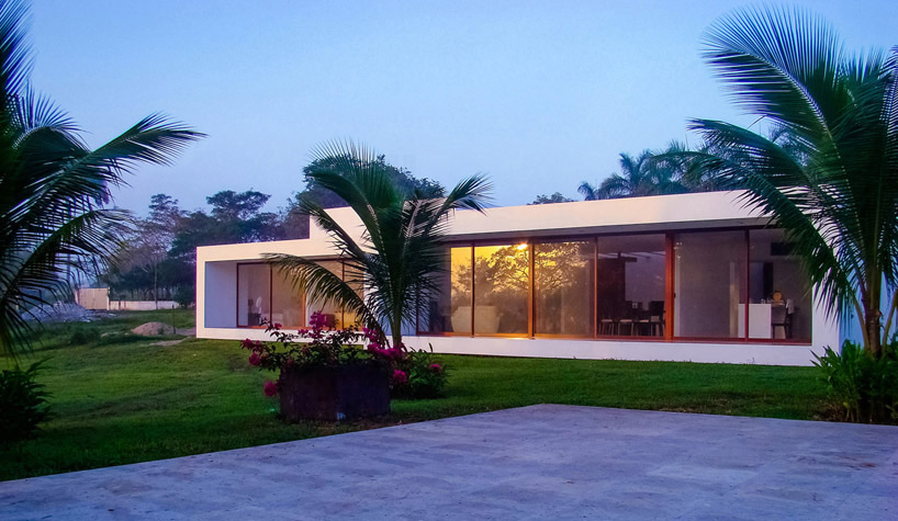 coutiño & ponce architects realizes CP house in southern mexico