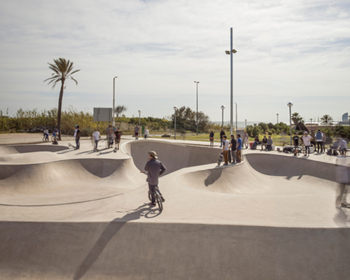 SCOB weaves three skate parks into barcelona's urban fabric