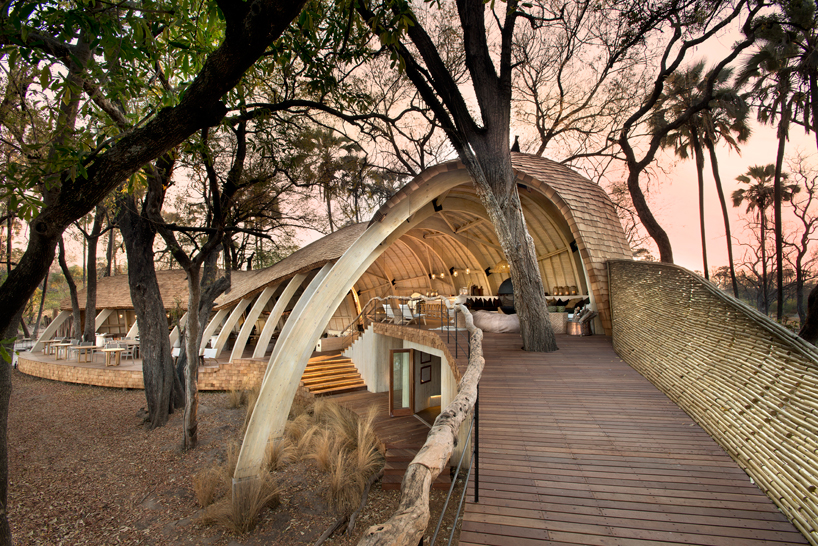 nicholas-plewman-architects-sandibe-okavango-safari-lodge-designboom-02
