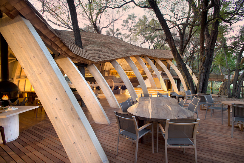 nicholas-plewman-architects-sandibe-okavango-safari-lodge-designboom-02
