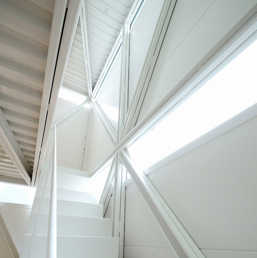 niji architects boundary house tokyo designboom