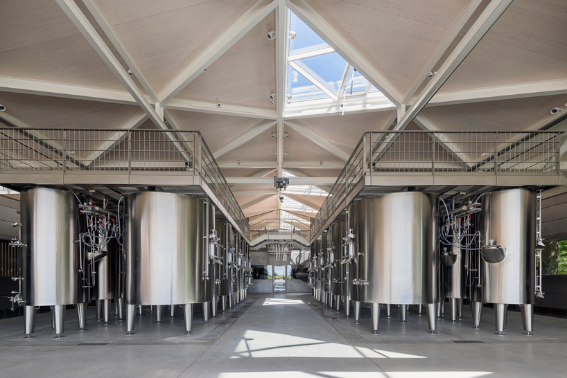 norman foster partners new winery chateau margaux nouveau chai vineyard designboom