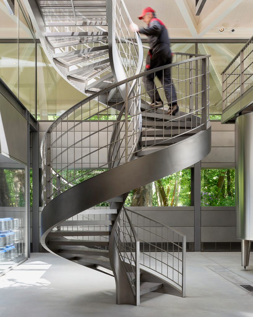 norman foster partners new winery chateau margaux nouveau chai vineyard designboom