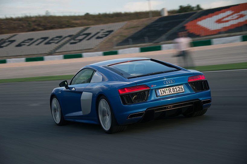 AUDI-R8-test-drive-designboom03