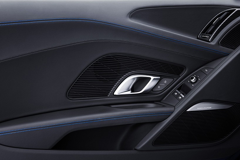 AUDI-R8-test-drive-designboom08