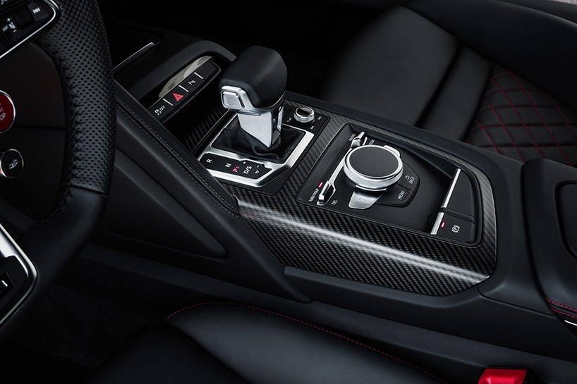 AUDI-R8-test-drive-designboom09