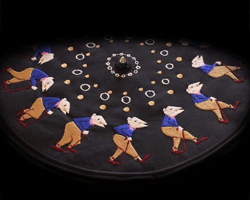elliot schultz animates embroidered zoetrope on turntables