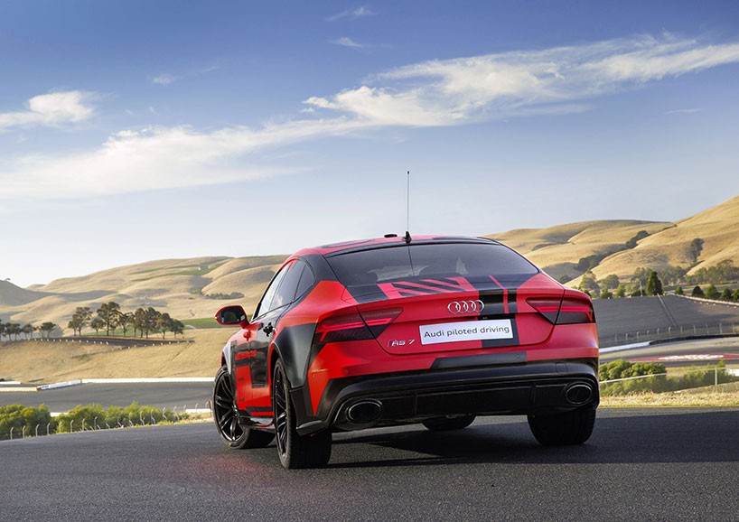 audi-robby-self-piloting-RS-7-designboom-07