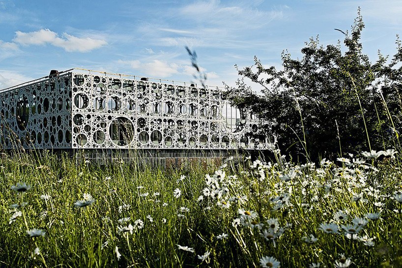 C.F. møller shrouds university research building with perforated panels
