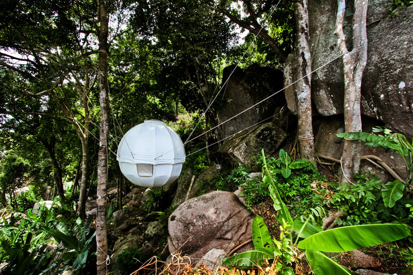 spherical cocoon can be hung from trees or adapted to any location