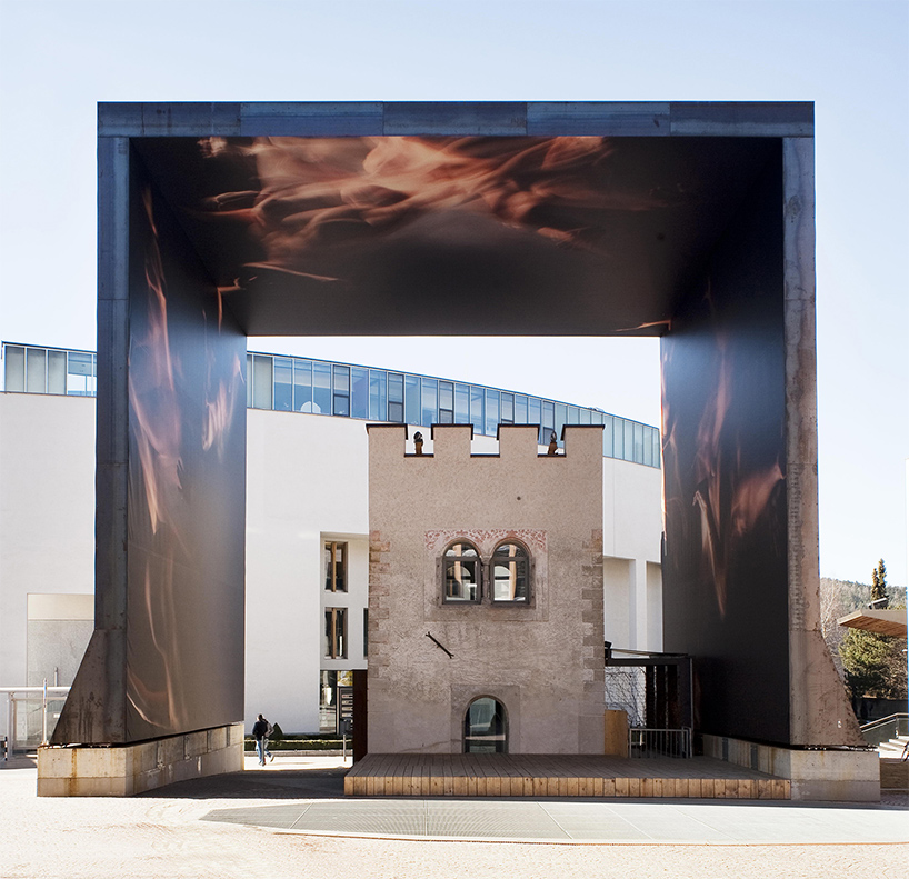 corpus-intra-muros-stefan-hitthaler-ulrich-leitner-bolzano-italy-designboom-001