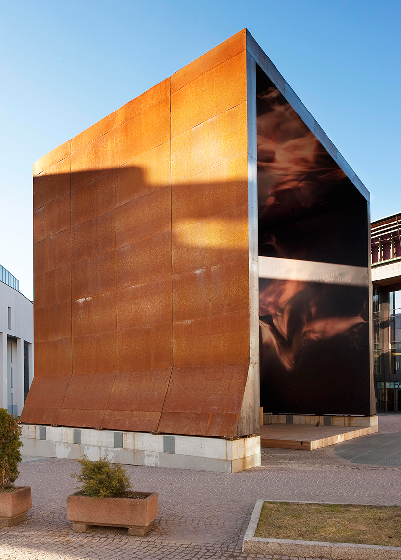 corpus-intra-muros-stefan-hitthaler-ulrich-leitner-bolzano-italy-designboom-006