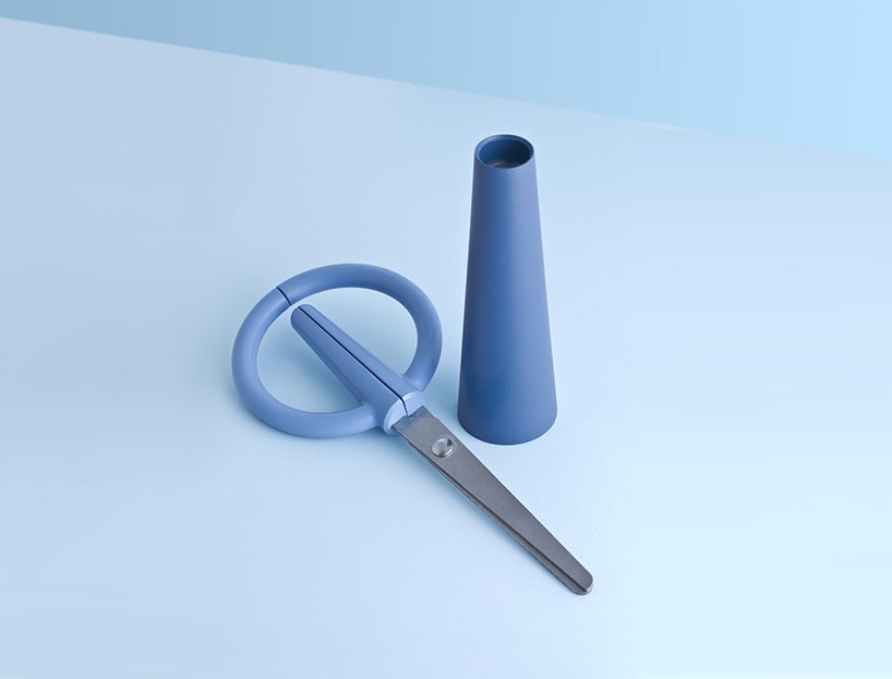 ctrl x free standing scissor alessio romano designboom5