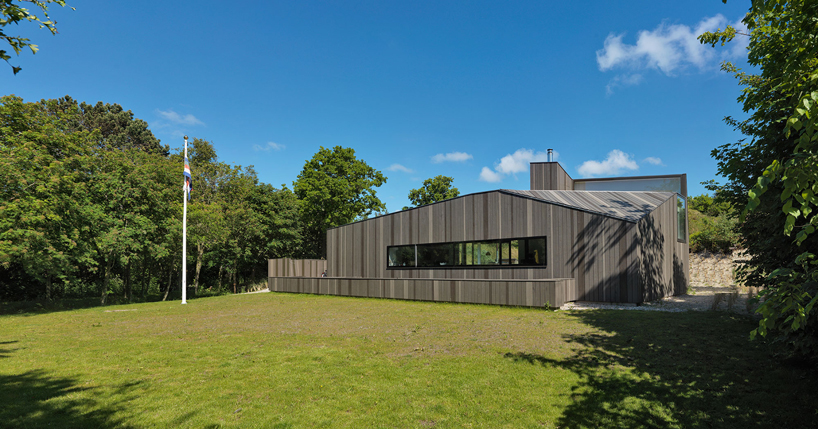 dezwartehond-architects-vakantiewoning-dockboot-netherlands-designboom-02