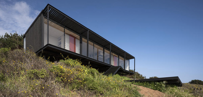 felipe-assadi-arquitectos-casa-remota-remote-house-pichicuy-chile-designboom-02