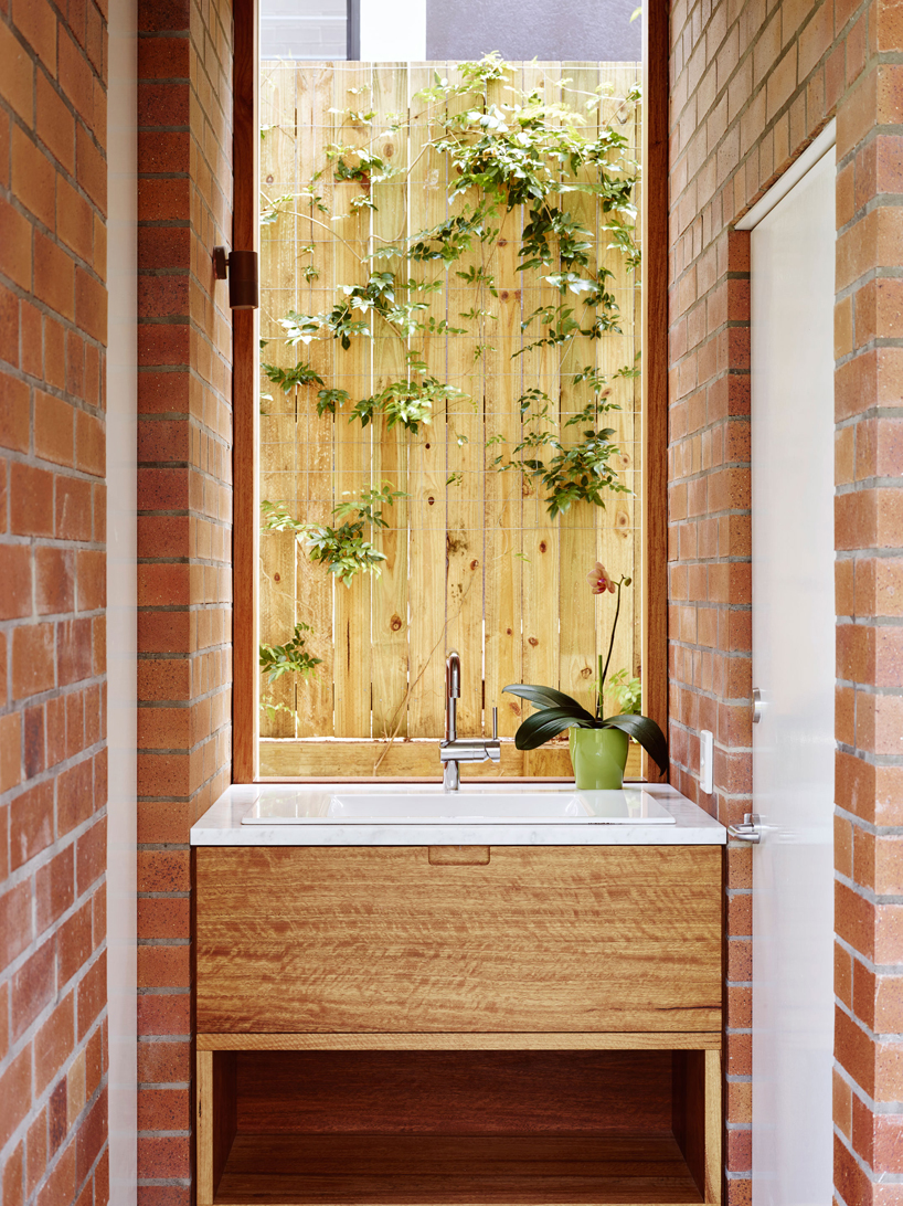 james-russell-architects-christian-street-house-australia-designboom-02